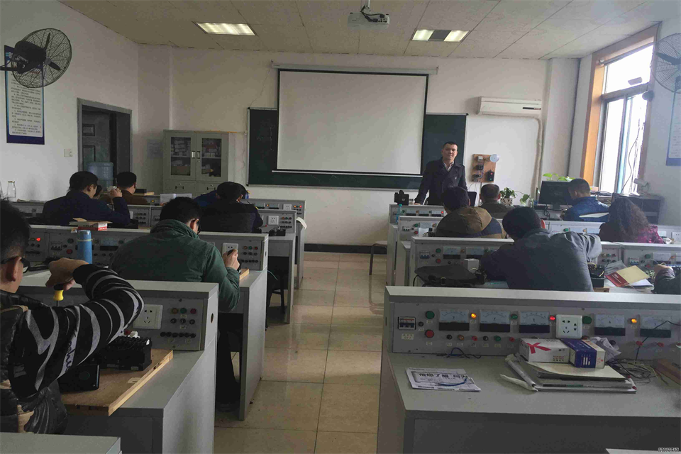 高级电工培训班-南宁庆达特种工考试报名中心