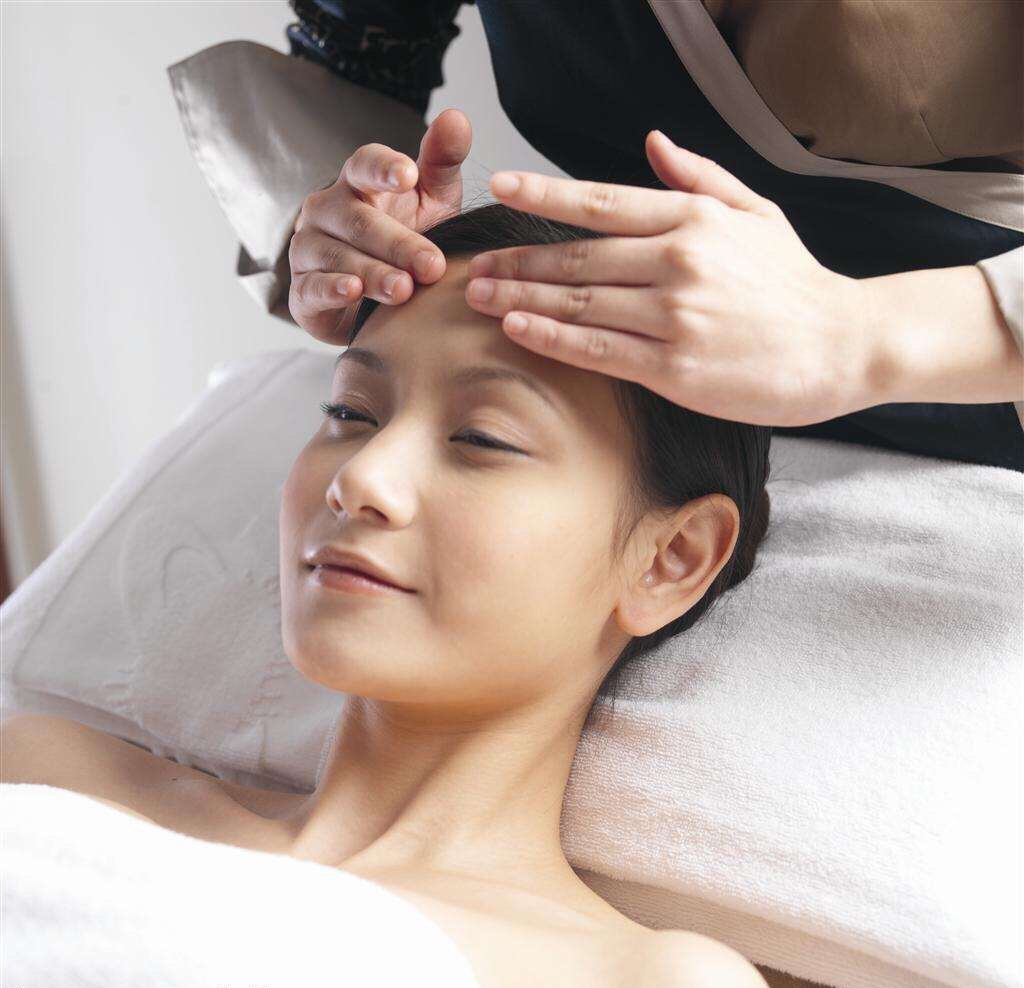 美容师职业道德规范 美容师国际仪容仪表 美容师国际礼仪,站姿/坐姿