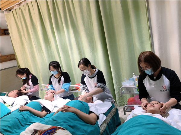 初级美容师培训班