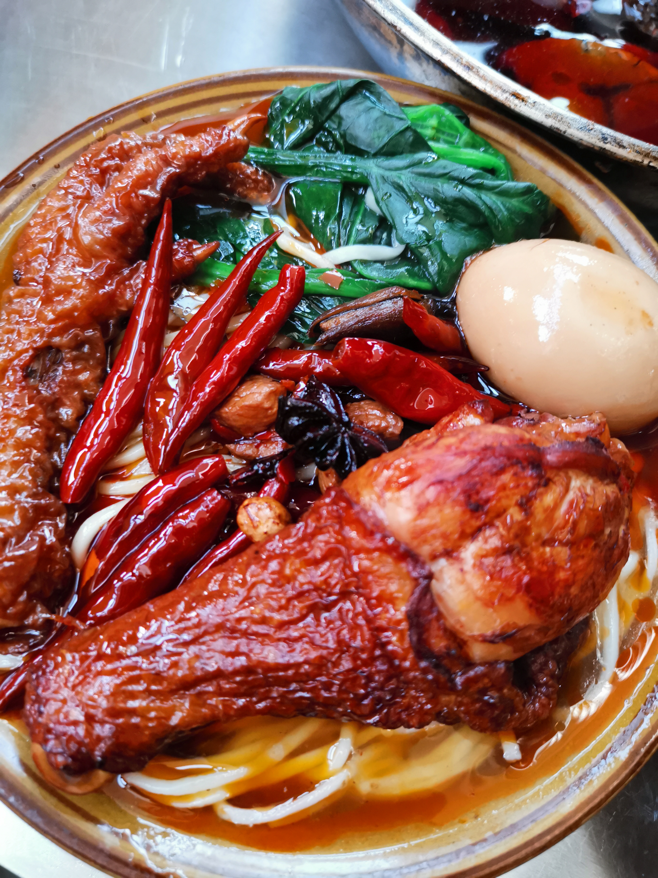 板面里的辣椒真心好吃,教我们卤的鸡腿,鸡爪特别好吃.