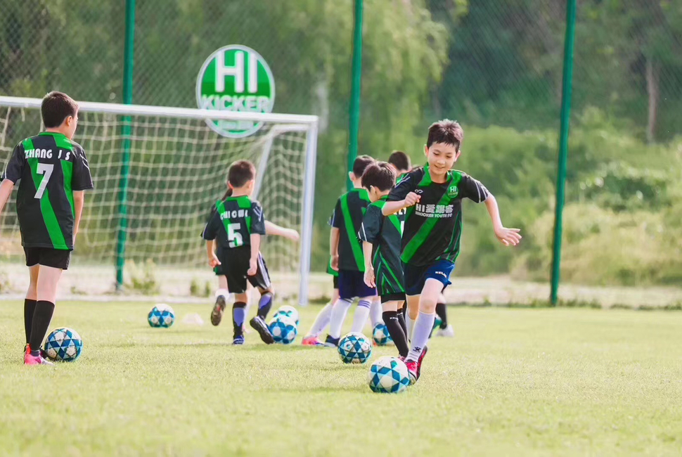北京足球训练营进阶班-北京爱踢客青少年足球培训学校(方庄校区)