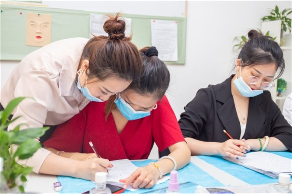 纹绣培训精华班-广州本色纹绣培训