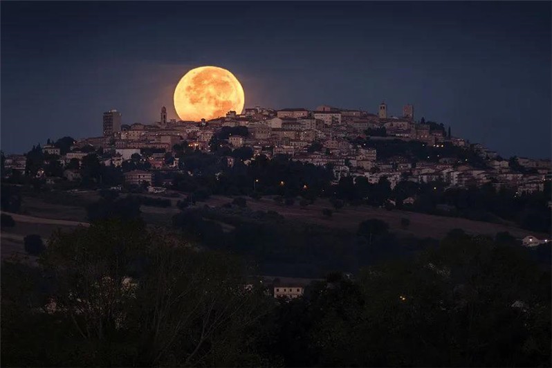 大月亮夜景如何拍出震撼的高级美