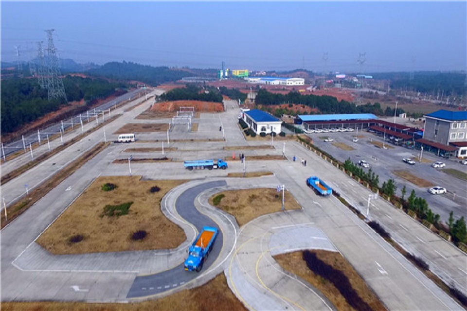 2,科目二:坡道定点,直角转弯,曲线行驶,倒车入库,侧方停车,5个项目的