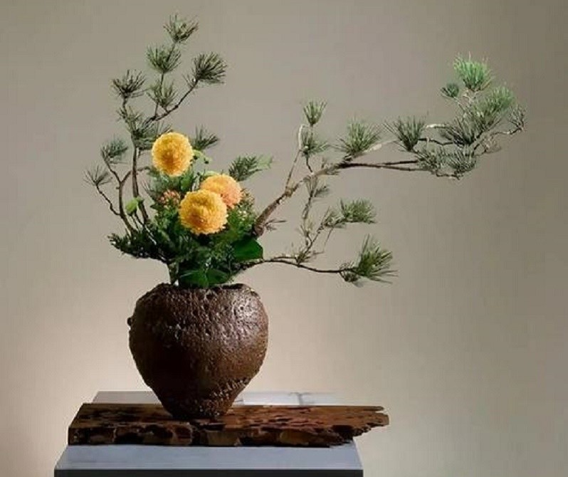 花泥插花技巧步骤如下