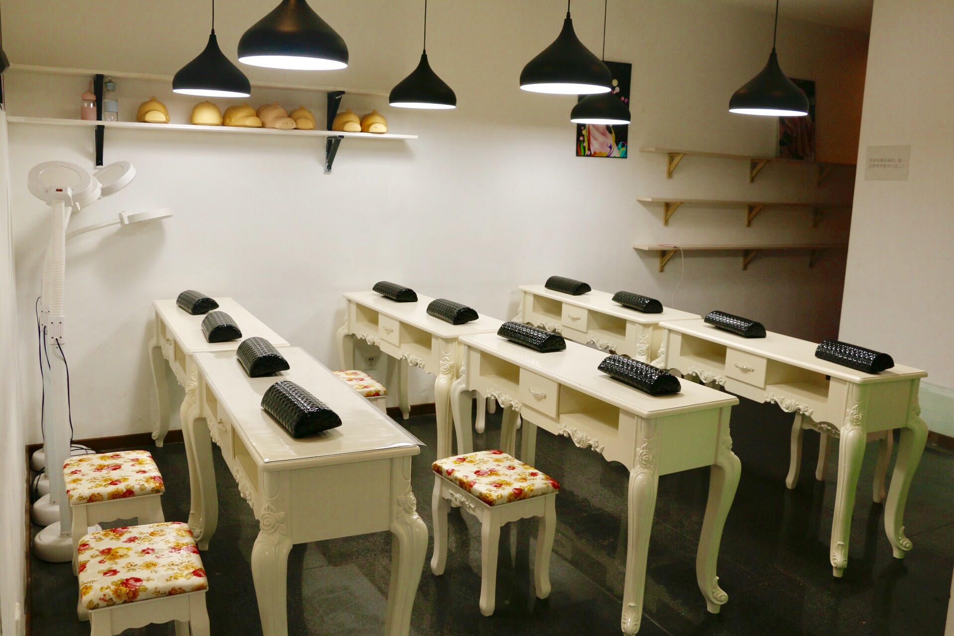 美容美体成人培训班-重庆艾琳艾美化妆学校